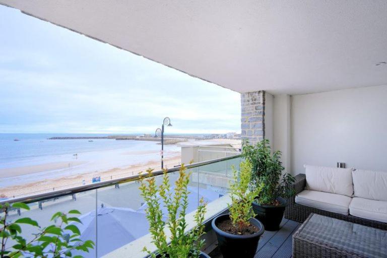 Largigi Offering Two Amazing Panoramic Sea Front Apartments Lyme Regis Exterior foto